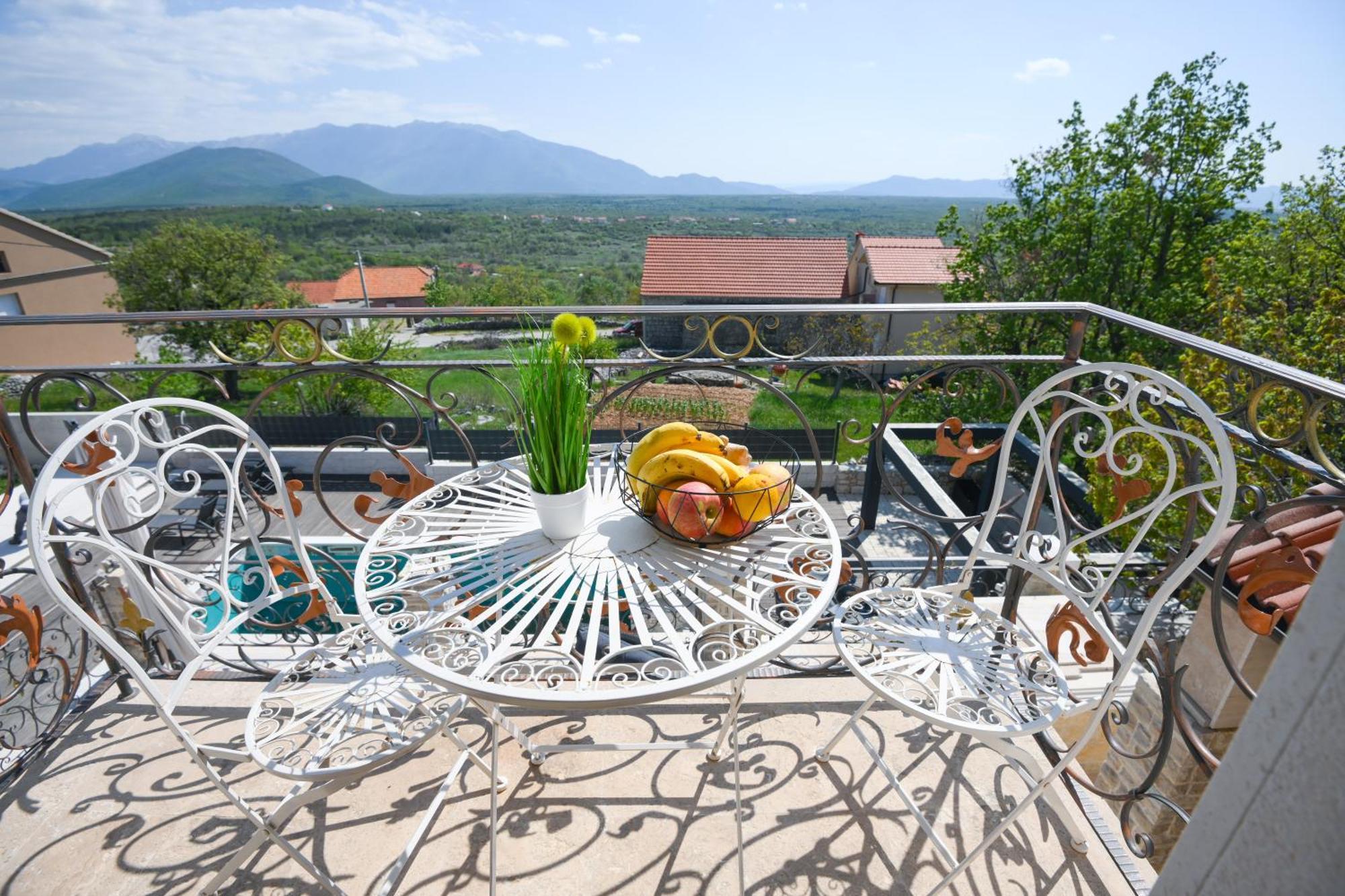 Lady Stone Villa *